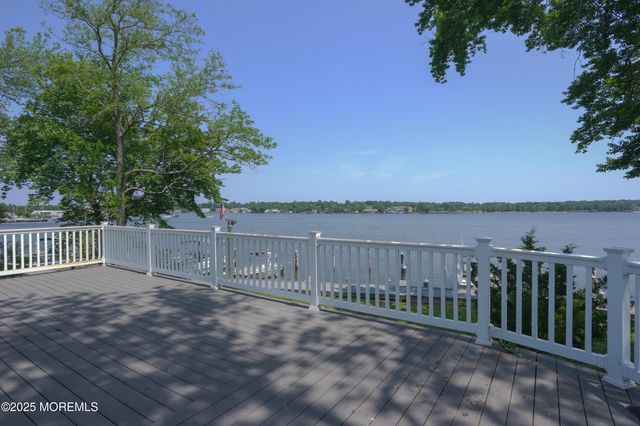 301 Compass Avenue, Beachwood, NJ 08722