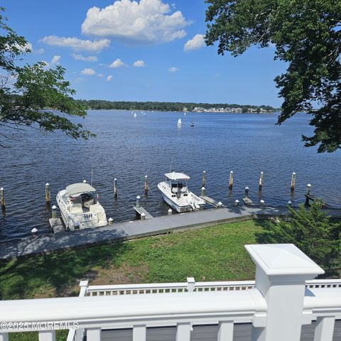 301 Compass Avenue, Beachwood, NJ 08722