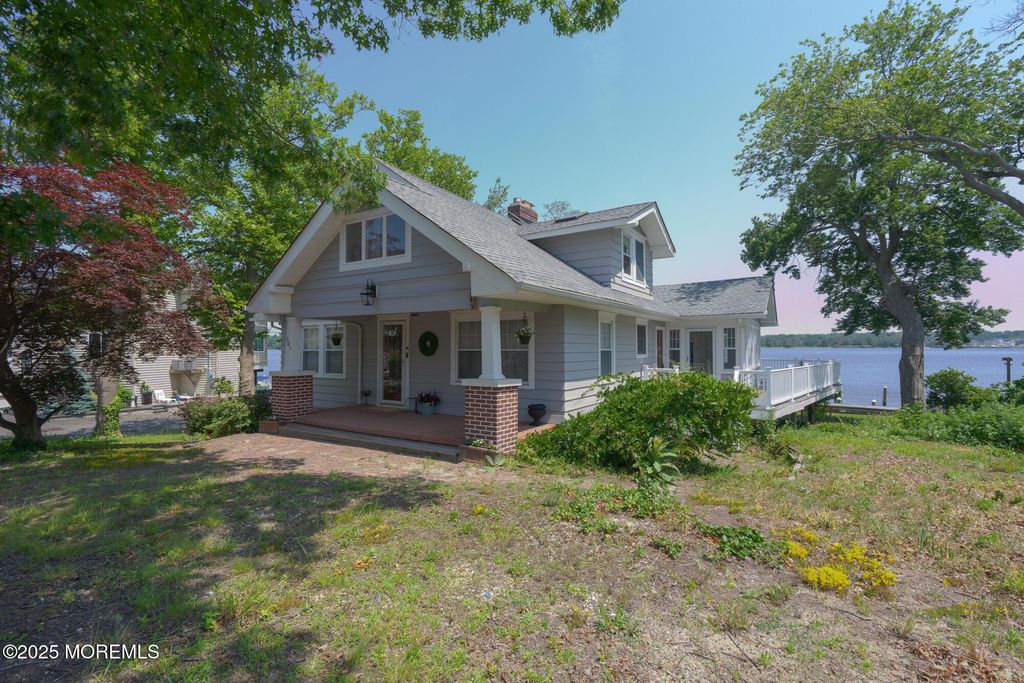 301 Compass Avenue, Beachwood, NJ 08722