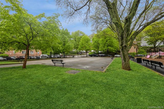 95 Georgia Avenue, Bronxville, NY 10708