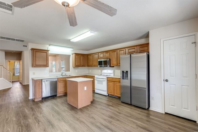 5043 Hartson, Kyle, TX 78640