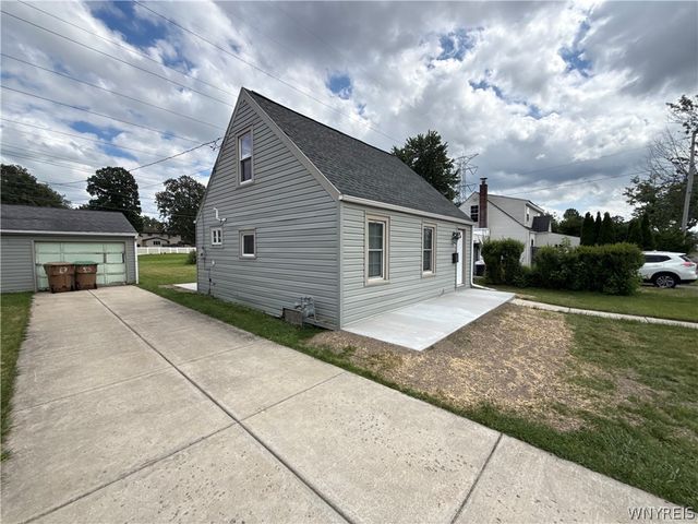 15 Heather Road, Cheektowaga, NY 14225