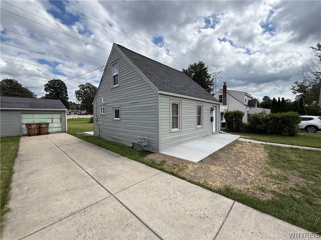 15 Heather Road, Cheektowaga, NY 14225