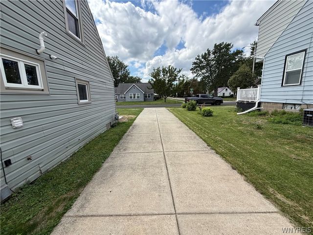 15 Heather Road, Cheektowaga, NY 14225