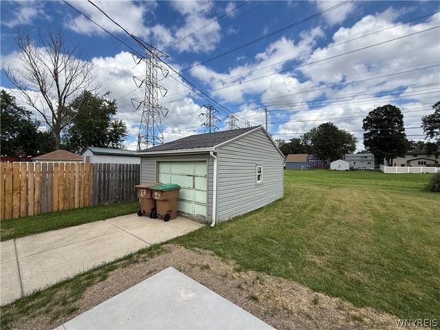 15 Heather Road, Cheektowaga, NY 14225