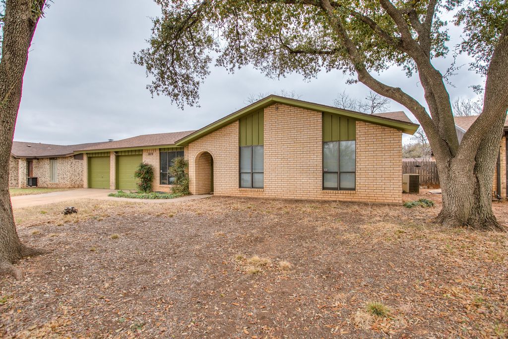 Image 2 of property listing at 3829 Sandstone Road, San Angelo, TX 76904