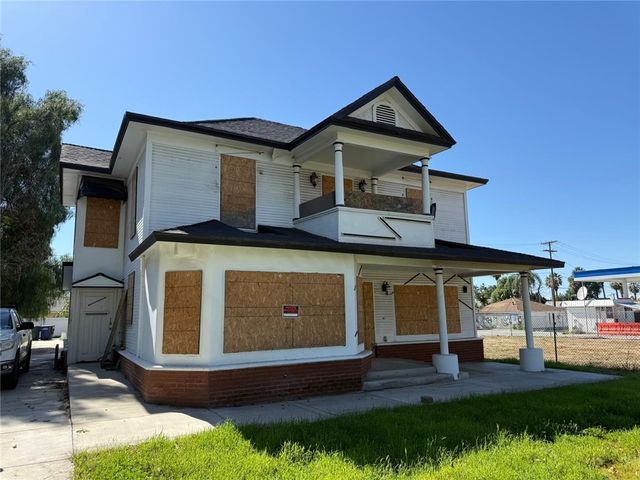 2586 University Avenue, Riverside, CA 92507