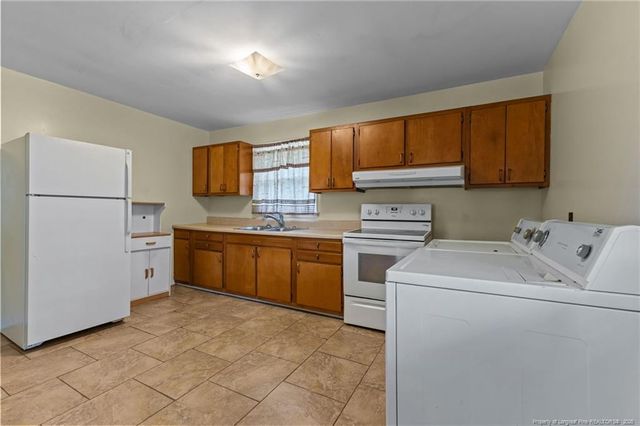 1911 Seabrook Road, Fayetteville, NC 28301