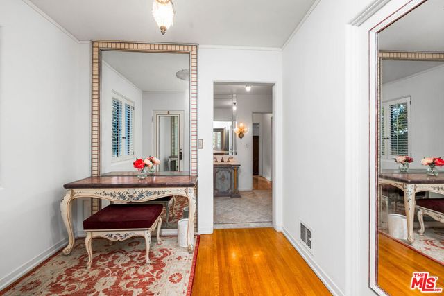 191 S Hudson Avenue, Los Angeles, CA 90004