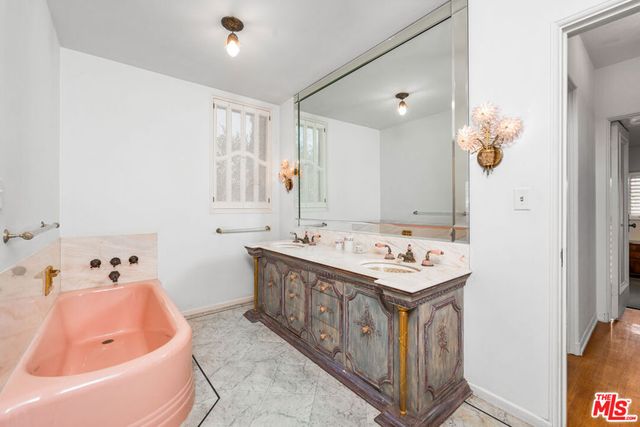 191 S Hudson Avenue, Los Angeles, CA 90004