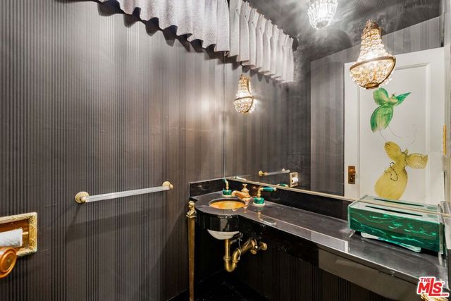 191 S Hudson Avenue, Los Angeles, CA 90004