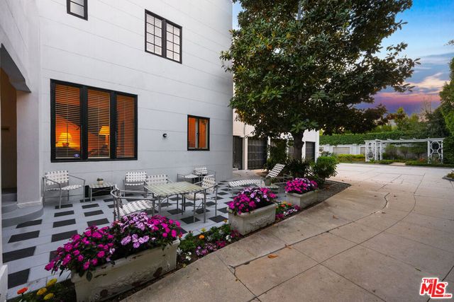 191 S Hudson Avenue, Los Angeles, CA 90004