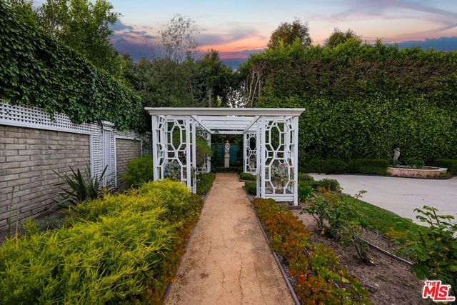 191 S Hudson Avenue, Los Angeles, CA 90004