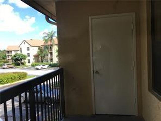 4421 W Mcnab Road 26, Pompano Beach, FL 33069