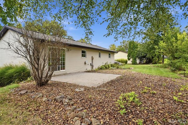59 Glendale Drive, Glen Carbon, IL 62034