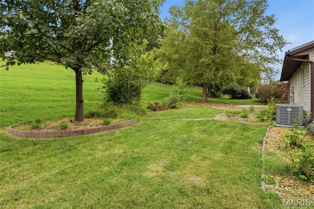 59 Glendale Drive, Glen Carbon, IL 62034