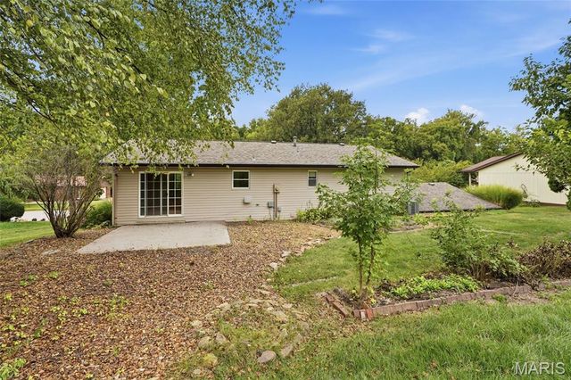 59 Glendale Drive, Glen Carbon, IL 62034