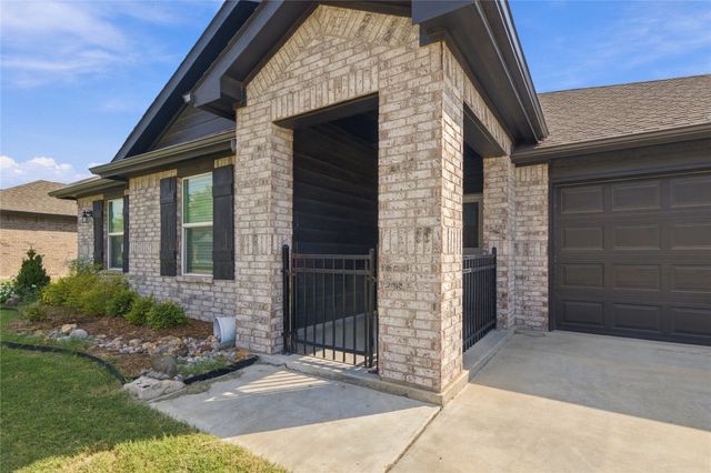 2704 W Brook Street, Claremore, OK 74017