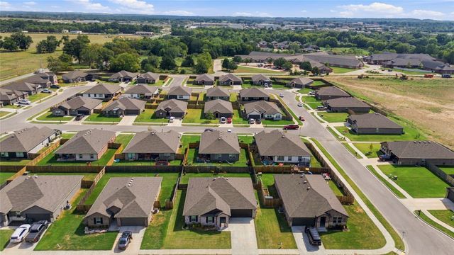 2704 W Brook Street, Claremore, OK 74017