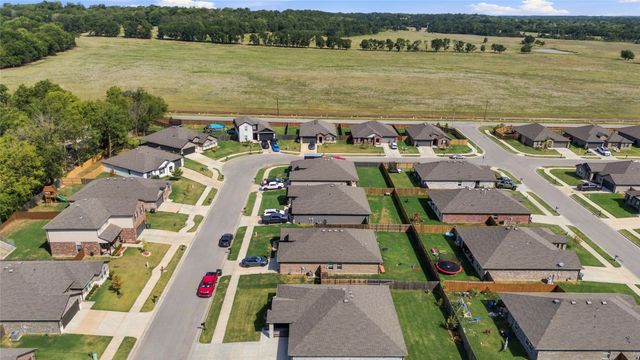 2704 W Brook Street, Claremore, OK 74017