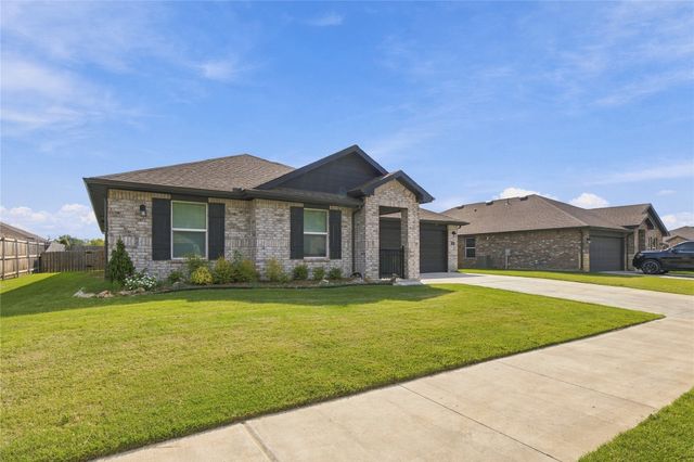 2704 W Brook Street, Claremore, OK 74017