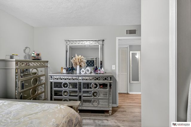 6615 Seward Street, Omaha, NE 68104