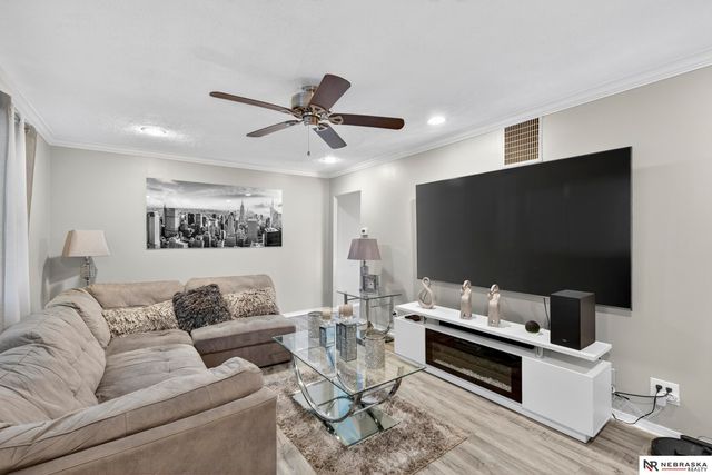 6615 Seward Street, Omaha, NE 68104