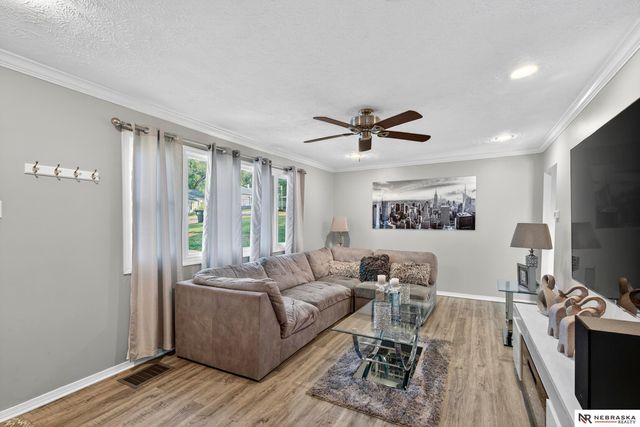 6615 Seward Street, Omaha, NE 68104