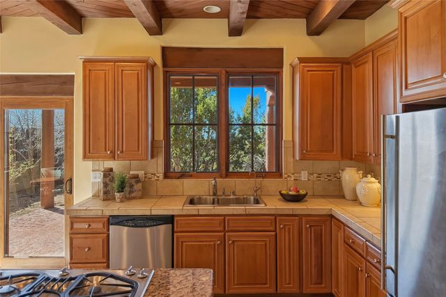 6 Camino De Vecinos, Santa Fe, NM 87507