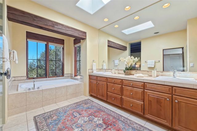 6 Camino De Vecinos, Santa Fe, NM 87507