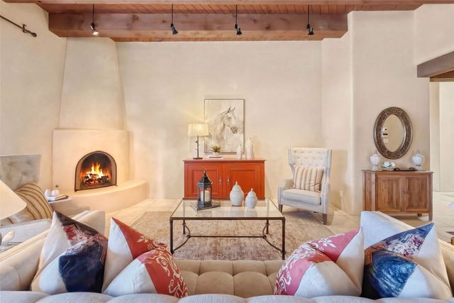 6 Camino De Vecinos, Santa Fe, NM 87507