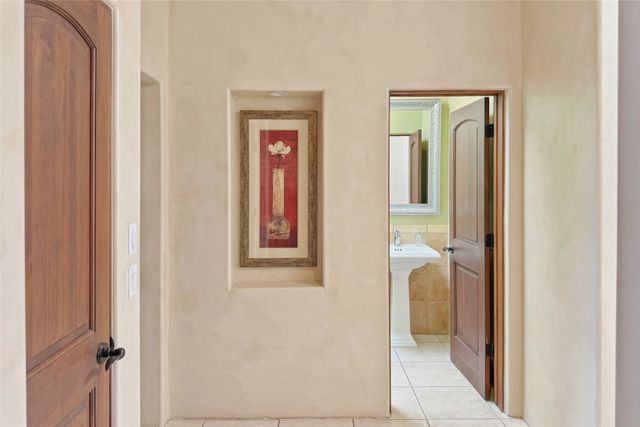6 Camino De Vecinos, Santa Fe, NM 87507