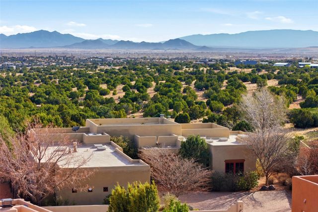 6 Camino De Vecinos, Santa Fe, NM 87507
