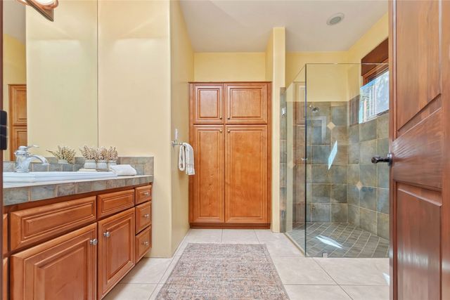 6 Camino De Vecinos, Santa Fe, NM 87507