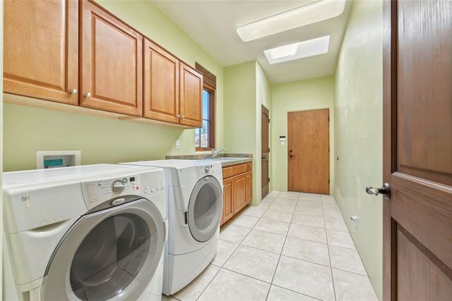 6 Camino De Vecinos, Santa Fe, NM 87507