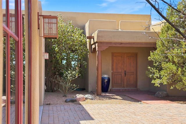 6 Camino De Vecinos, Santa Fe, NM 87507