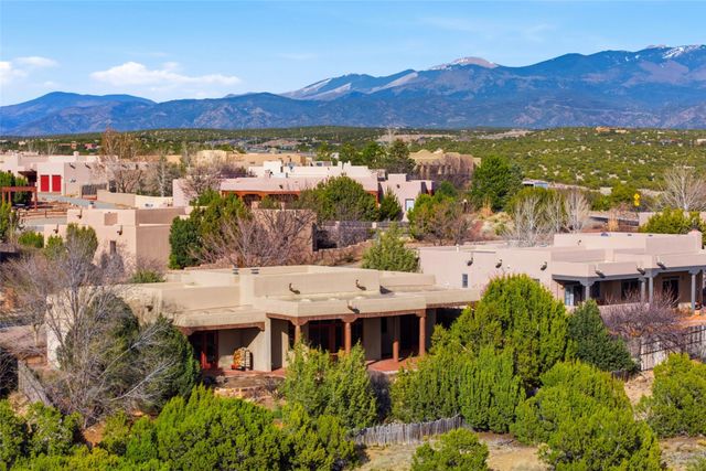 6 Camino De Vecinos, Santa Fe, NM 87507