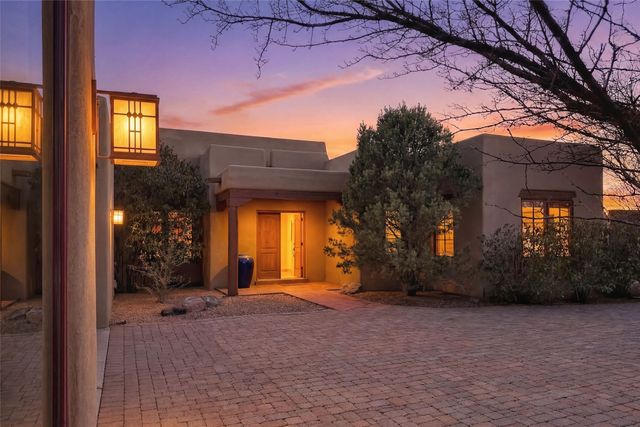 6 Camino De Vecinos, Santa Fe, NM 87507