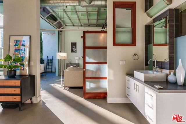 1152 N La Cienega Boulevard 201, West Hollywood, CA 90069