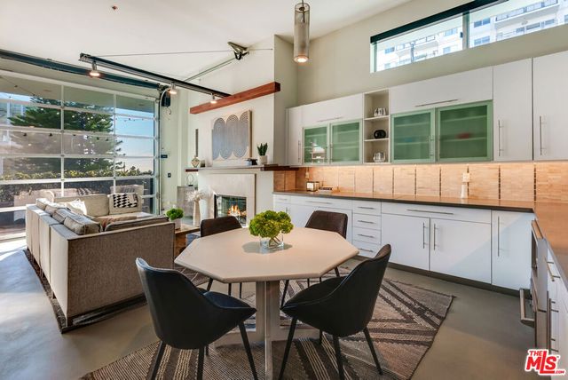 1152 N La Cienega Boulevard 201, West Hollywood, CA 90069