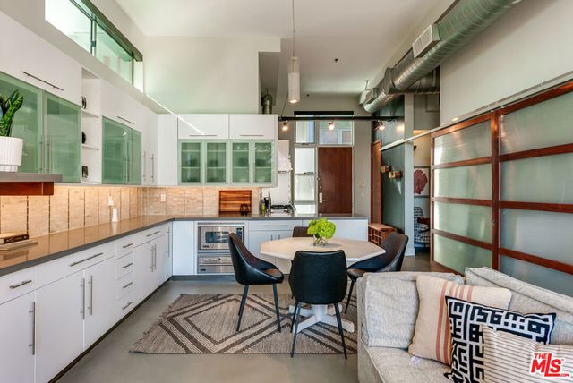 1152 N La Cienega Boulevard 201, West Hollywood, CA 90069