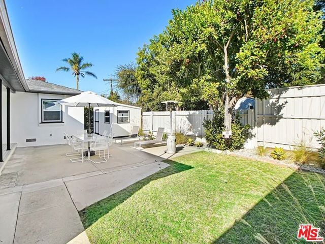 7425 W 88th Place, Los Angeles, CA 90045