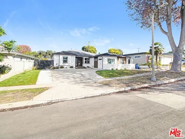 7425 W 88th Place, Los Angeles, CA 90045