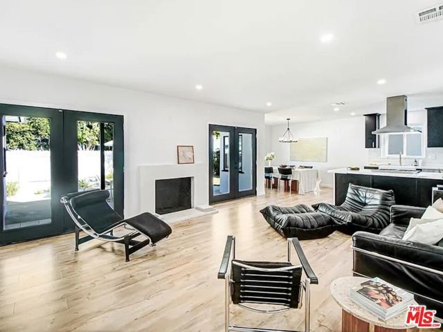 7425 W 88th Place, Los Angeles, CA 90045