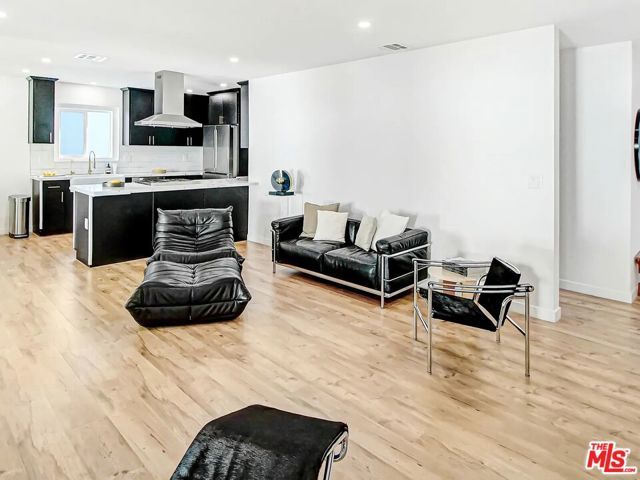 7425 W 88th Place, Los Angeles, CA 90045