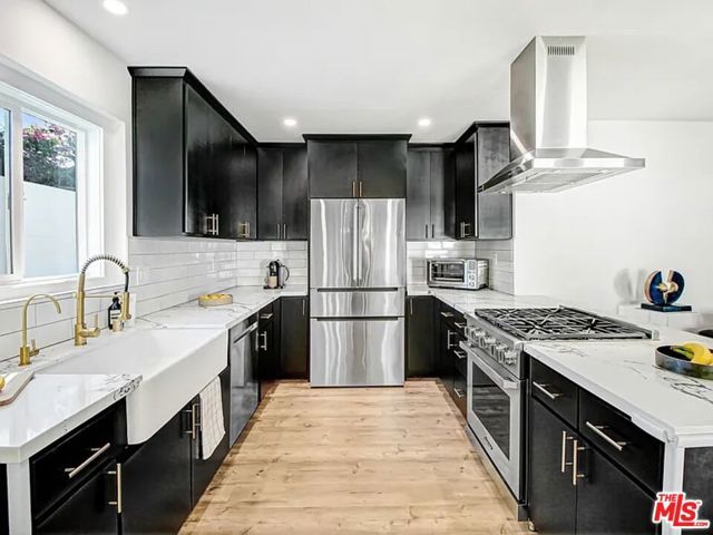 7425 W 88th Place, Los Angeles, CA 90045