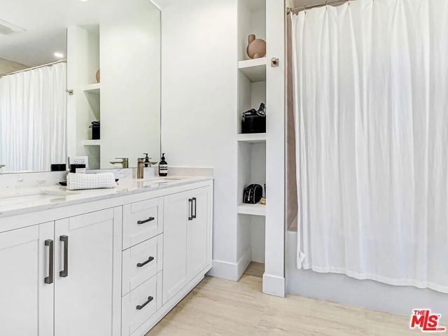 7425 W 88th Place, Los Angeles, CA 90045