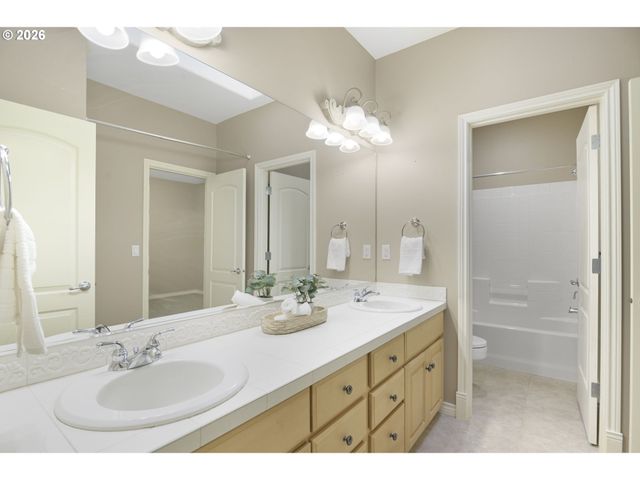 2818 Ne 173RD Ct, Vancouver, WA 98682