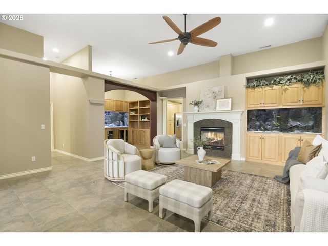 2818 Ne 173RD Ct, Vancouver, WA 98682