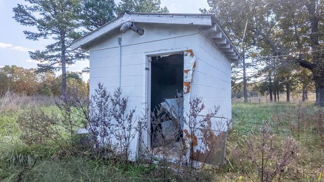 2427 M Highway, Koshkonong, MO 65692